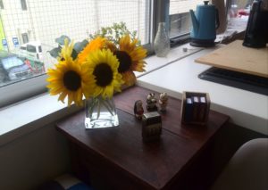 ものくろキャンプのオフィスであるKitchen Beeのひまわりのお花