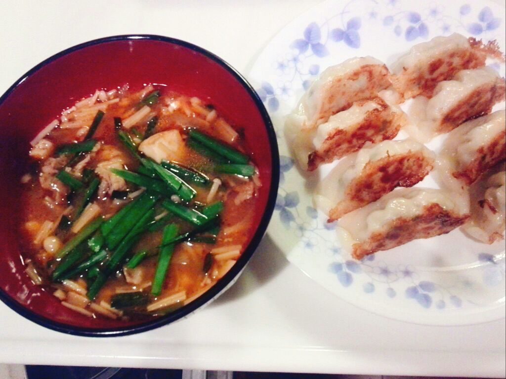今宵のメニュー、チゲスープと餃子