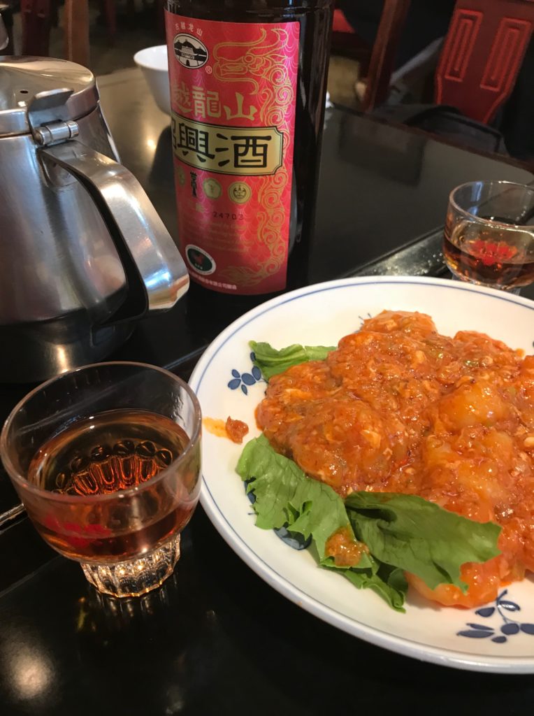 青葉川菜館_エビチリと紹興酒