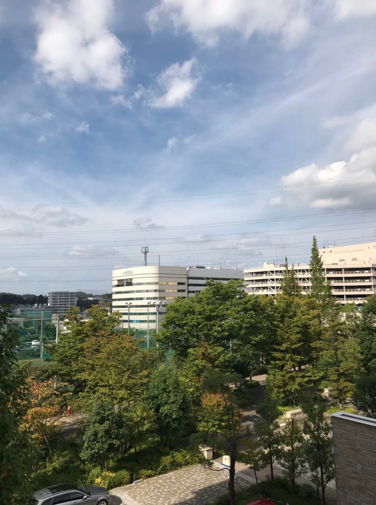 自宅から見た、10月の青空